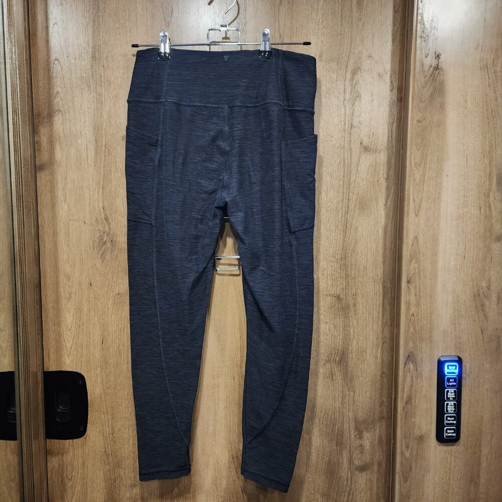 Victoria's Secret On Point Flow Leggings | Black | Size 10 - Picture 2 of 3